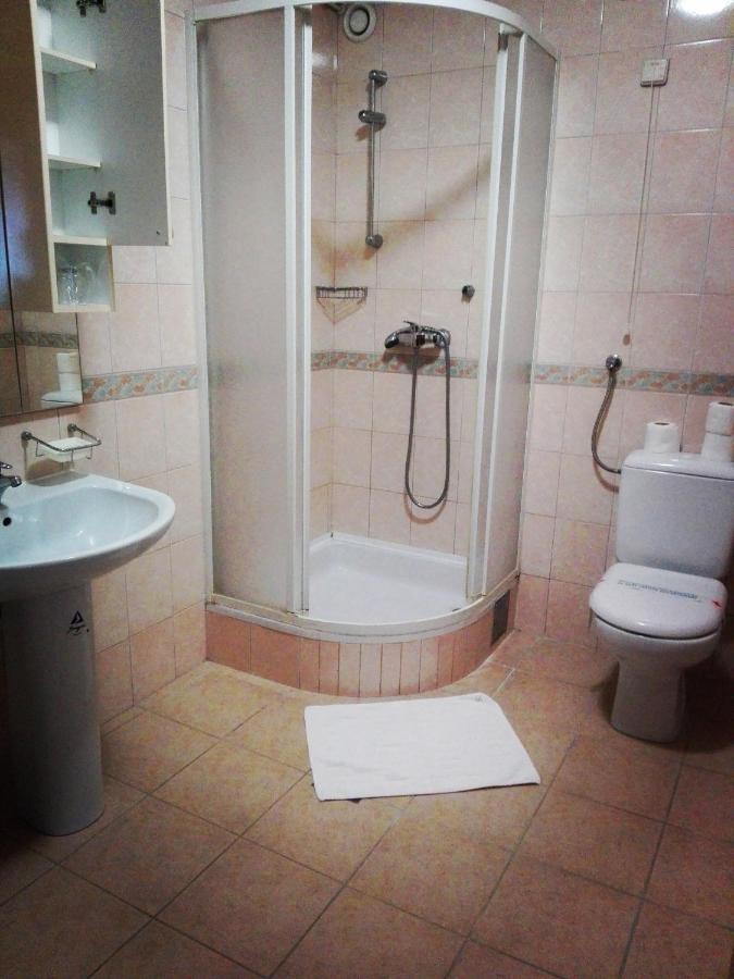 Rakitje-rakitje Hostel *